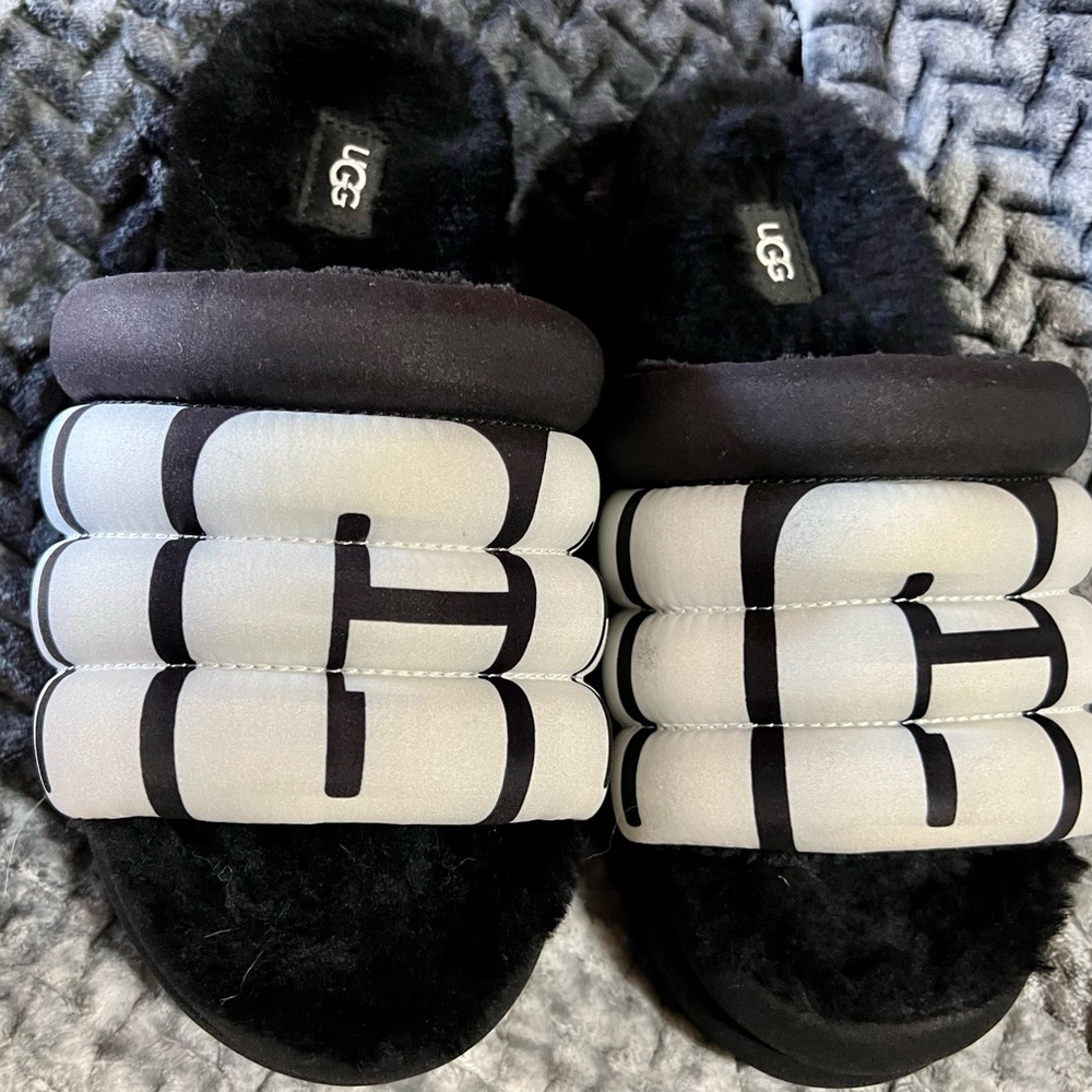 UGG Black and White Puffer Slides Size Woman’s 7. - Picture 3 of 10